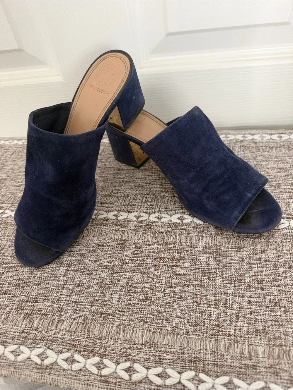 Women’s Navy Suede Open-Toe Block Heel Mules size 7.5 fit more like a 6.5